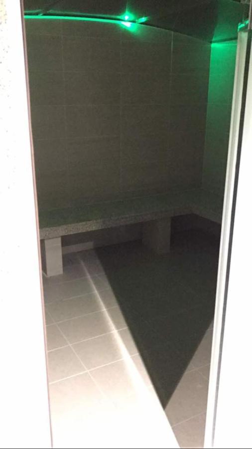 B.Suites 21 コタキナバル エクステリア 写真