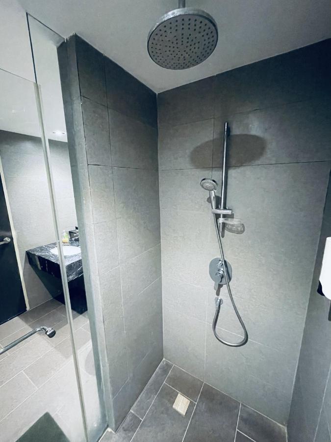 B.Suites 21 コタキナバル エクステリア 写真